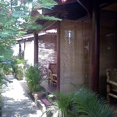 Alexyane Paradise Bungalow Джили Трауанган Екстериор снимка