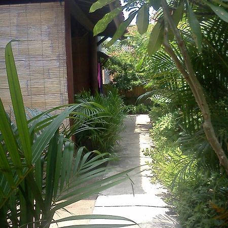 Alexyane Paradise Bungalow Джили Трауанган Екстериор снимка