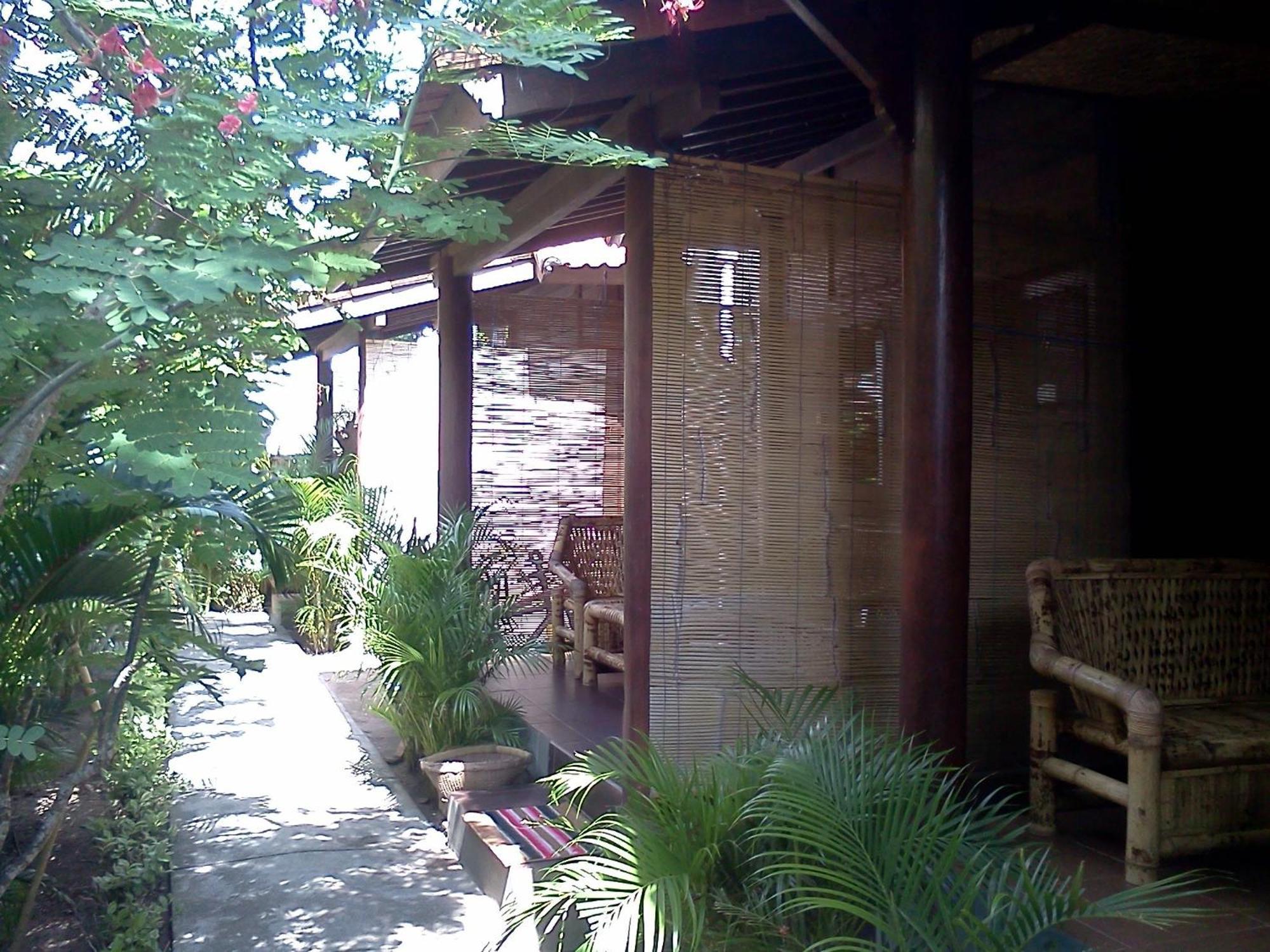 Alexyane Paradise Bungalow Джили Трауанган Екстериор снимка