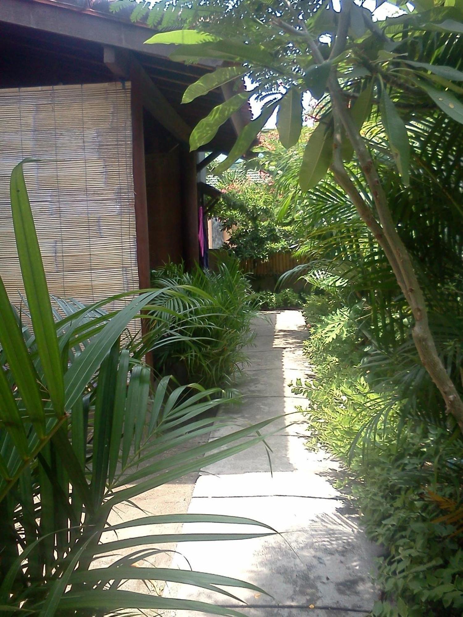 Alexyane Paradise Bungalow Джили Трауанган Екстериор снимка